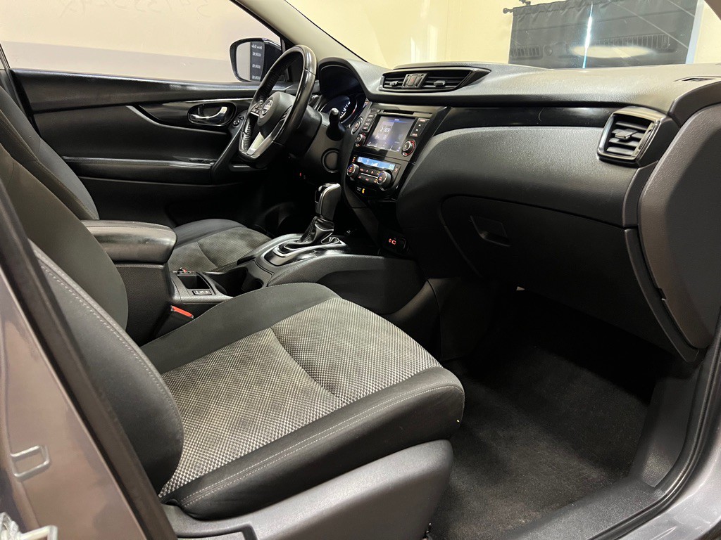 2019 Nissan Rogue Image 36