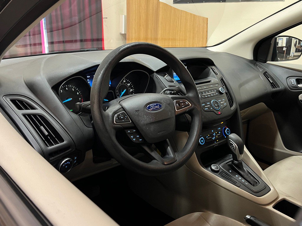 2017 Ford Focus Image 13