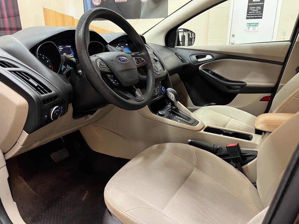 2017 Ford Focus Image 16