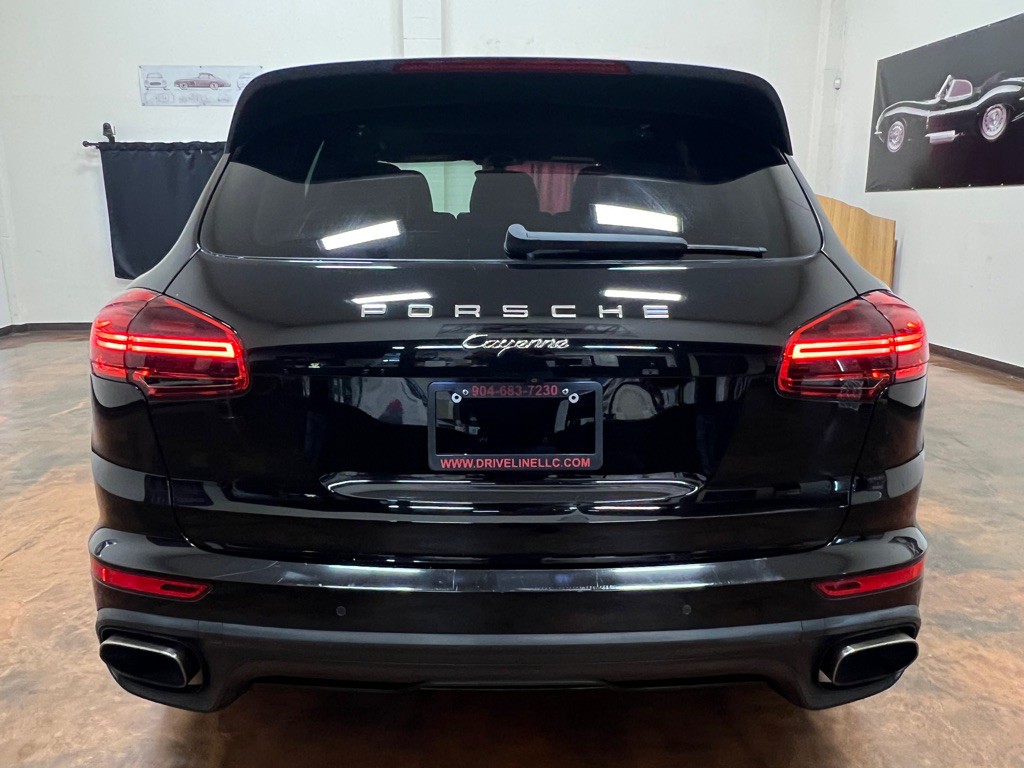 2016 Porsche Cayenne Image 8