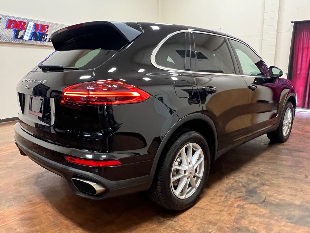 2016 Porsche Cayenne Image 9