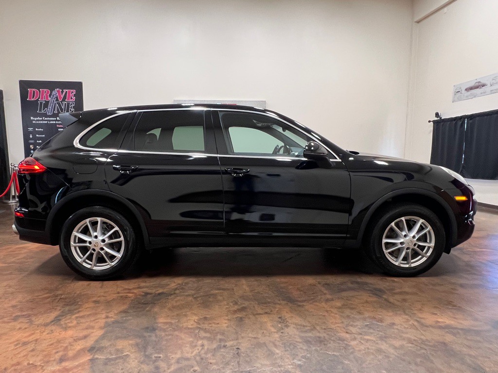 2016 Porsche Cayenne Image 10