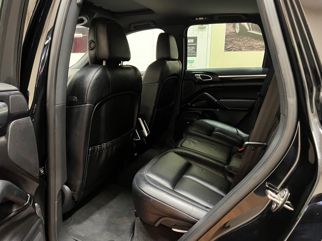 2016 Porsche Cayenne Image 18