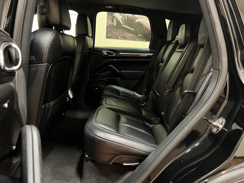 2016 Porsche Cayenne Image 19
