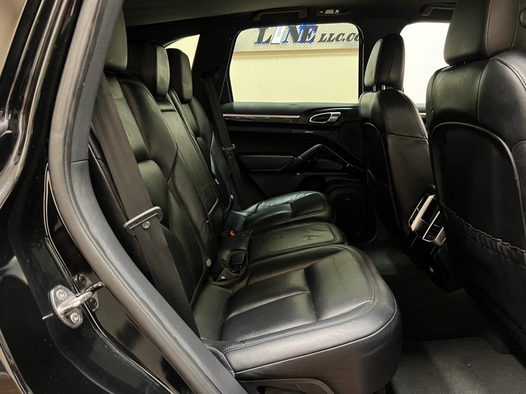 2016 Porsche Cayenne Image 20