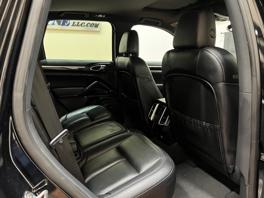 2016 Porsche Cayenne Image 21