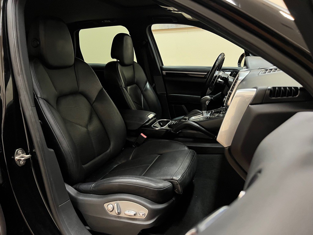 2016 Porsche Cayenne Image 22