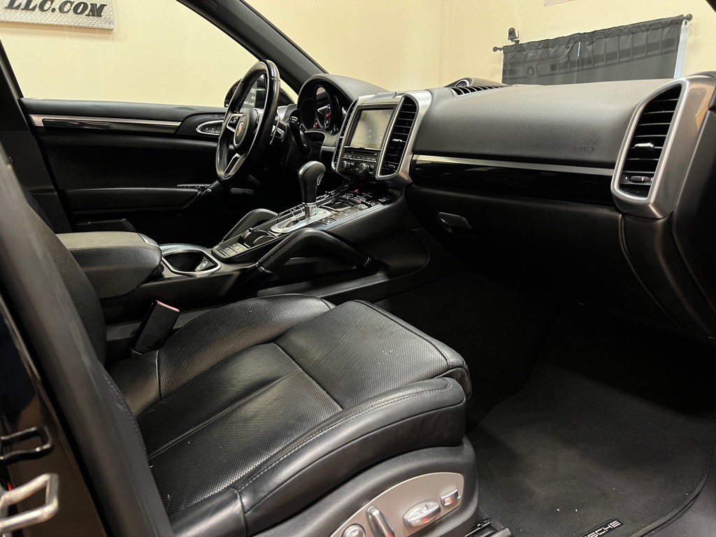 2016 Porsche Cayenne Image 23