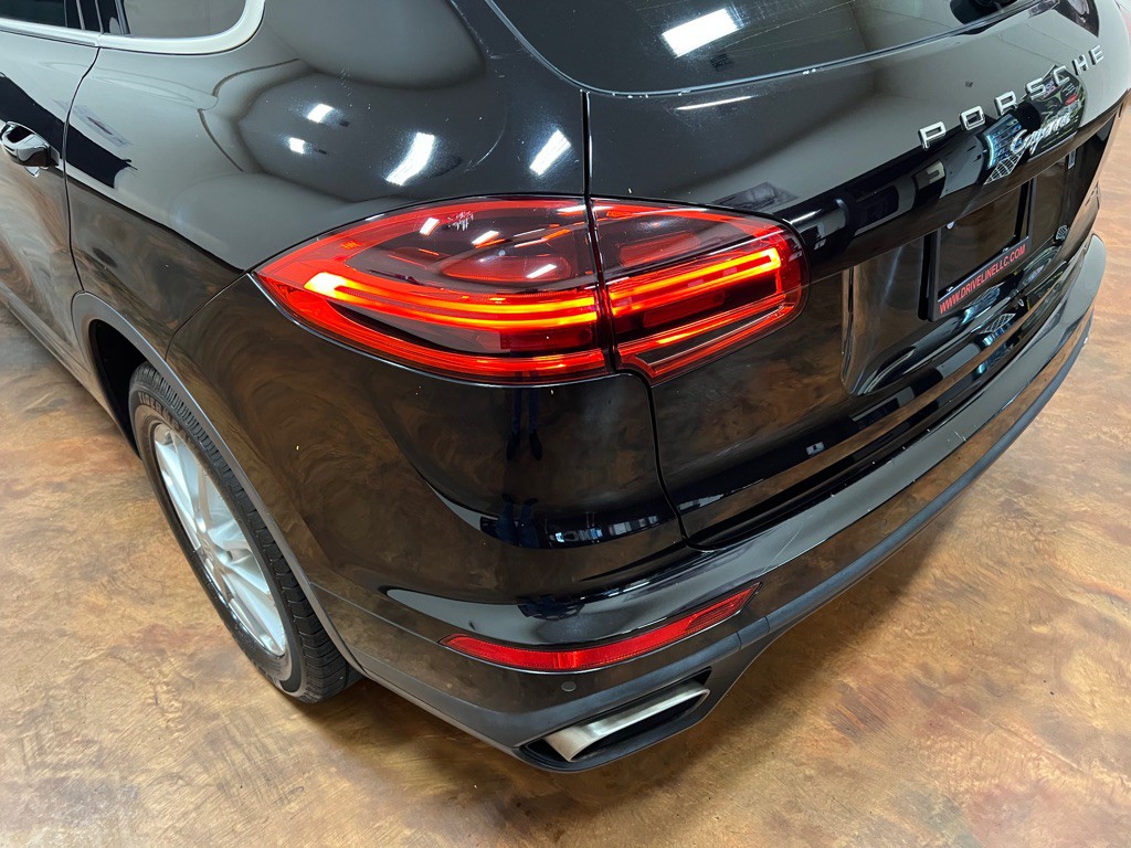 2016 Porsche Cayenne Image 38