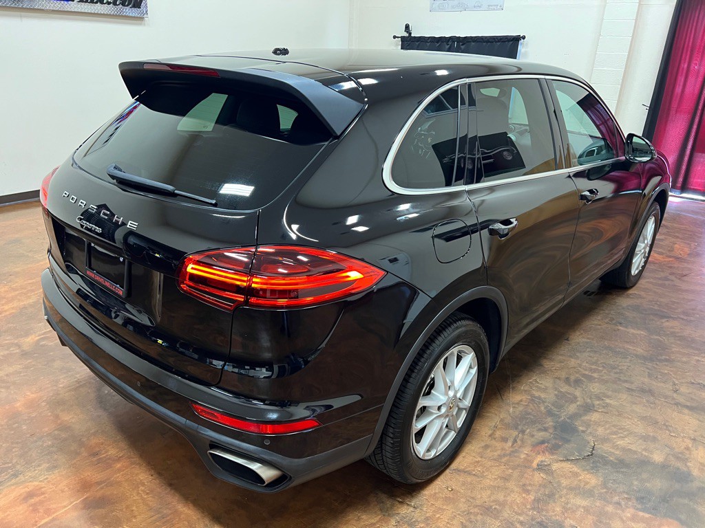 2016 Porsche Cayenne Image 46