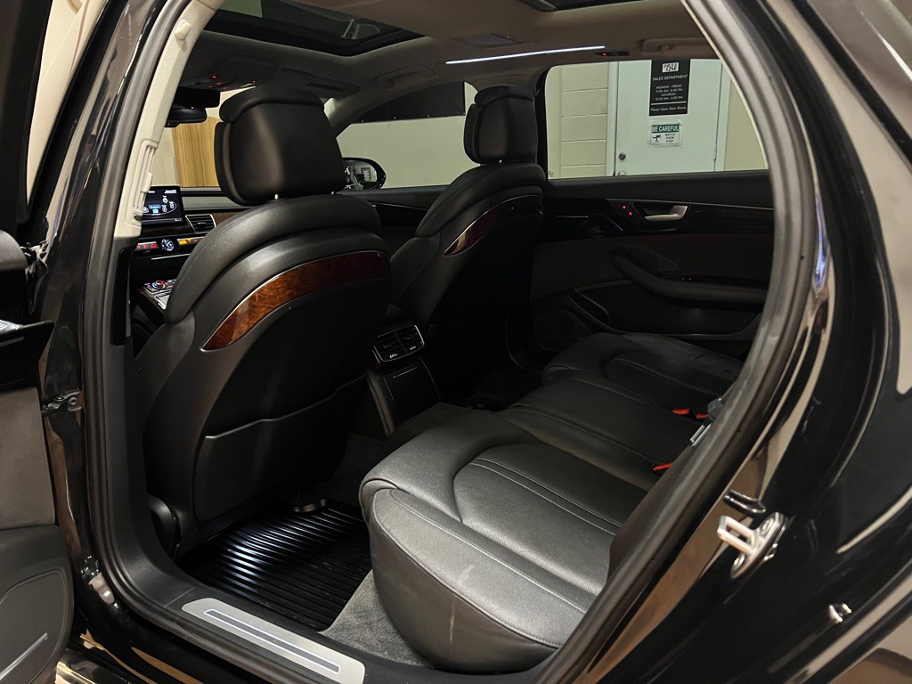 2014 Audi A8 Image 18