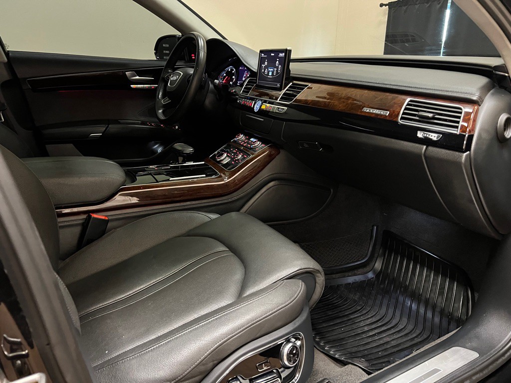 2014 Audi A8 Image 25