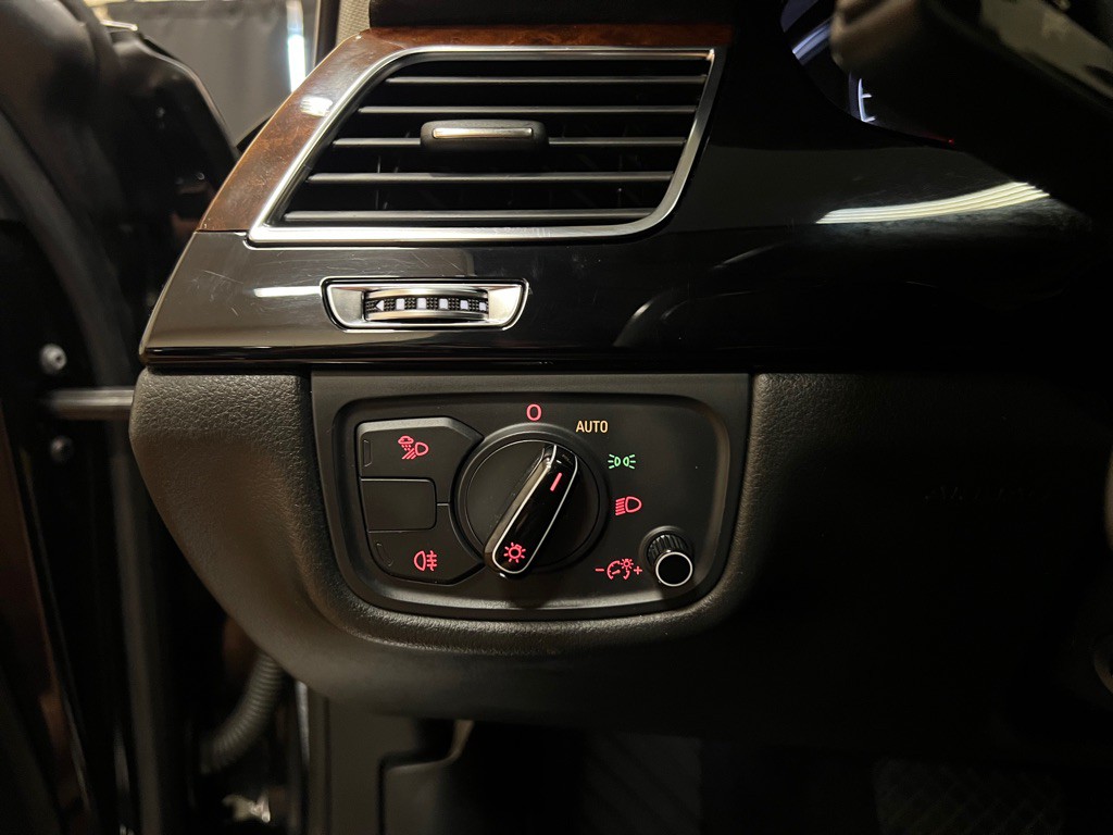 2014 Audi A8 Image 31
