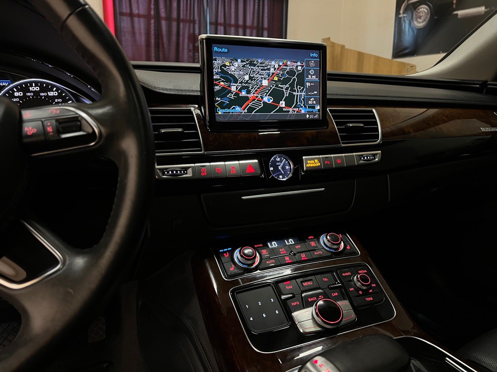2014 Audi A8 Image 32
