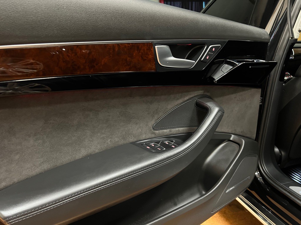 2014 Audi A8 Image 38