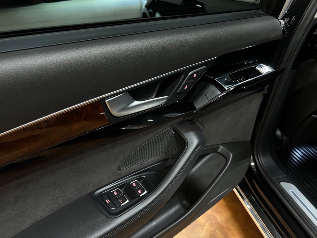 2014 Audi A8 Image 39