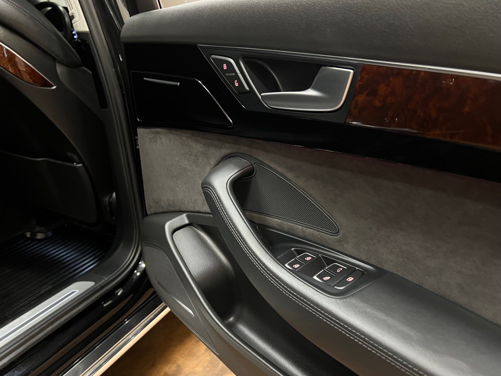 2014 Audi A8 Image 40