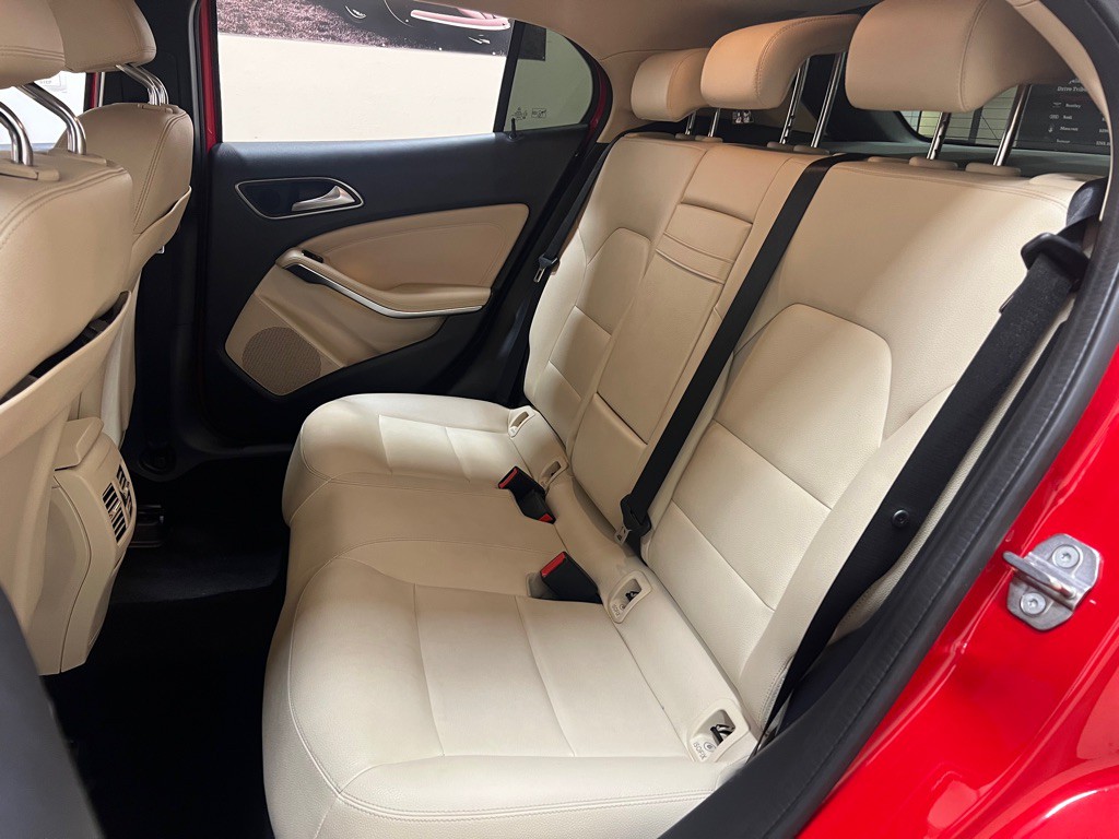 2019 Mercedes-Benz GLA-Class Image 38