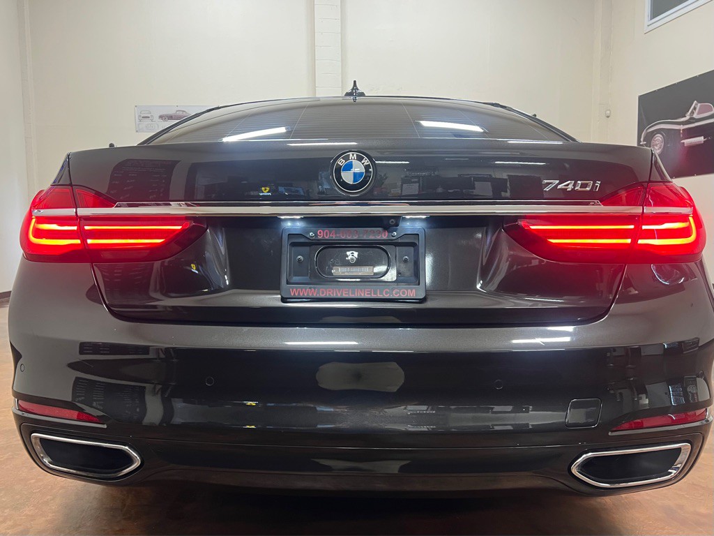 2016 BMW 7 Series Image 8