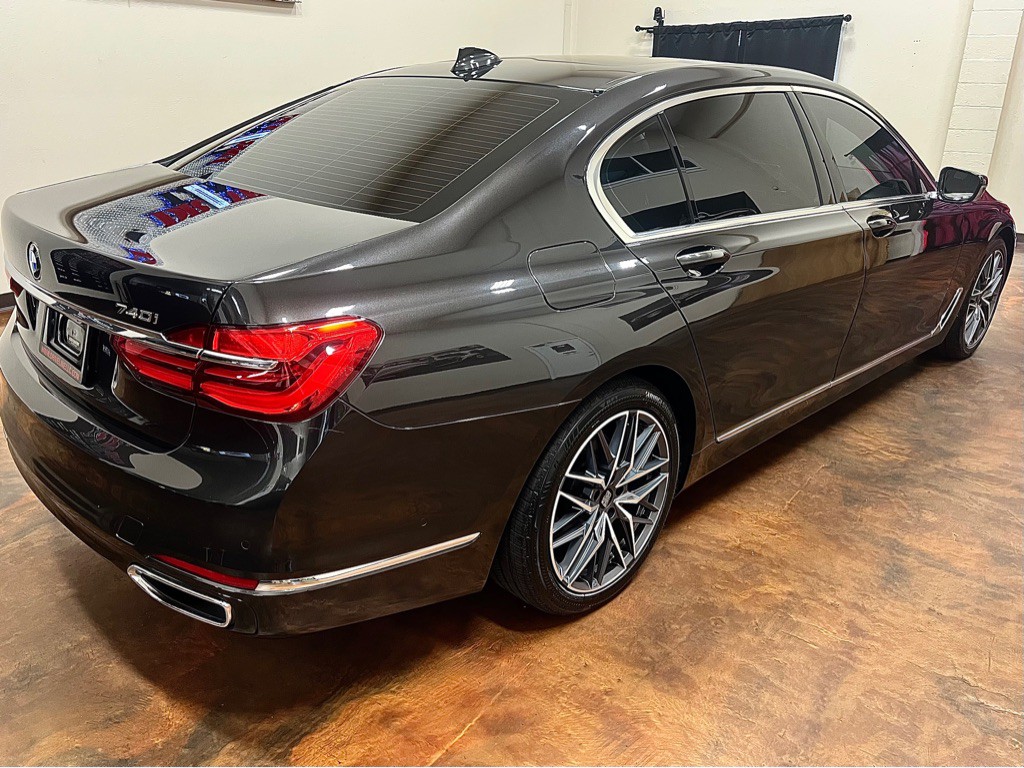 2016 BMW 7 Series Image 9