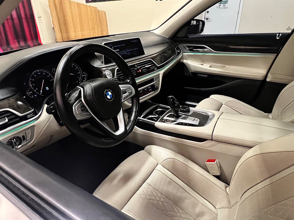 2016 BMW 7 Series Image 11