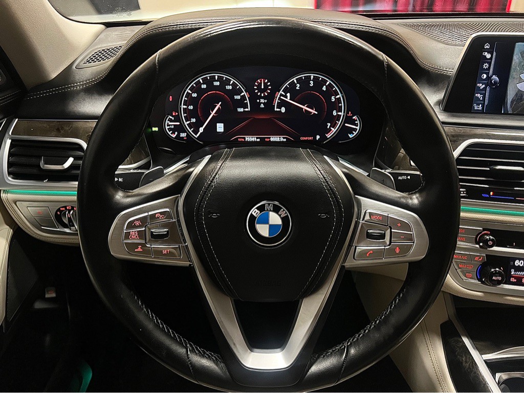 2016 BMW 7 Series Image 12