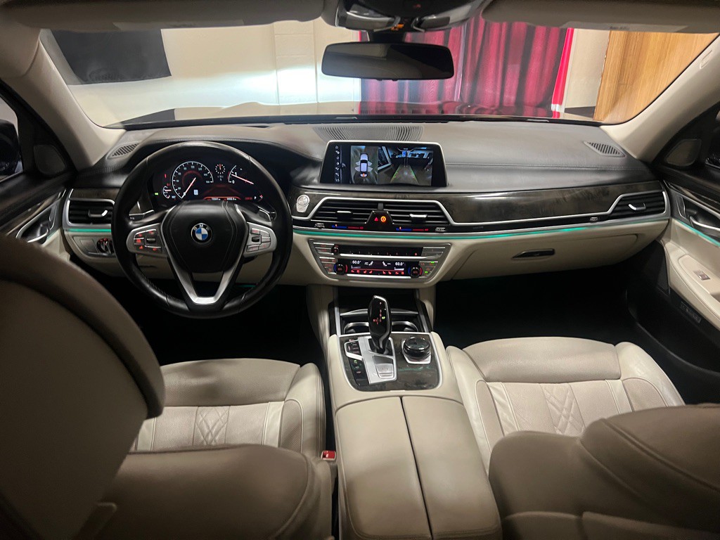 2016 BMW 7 Series Image 13
