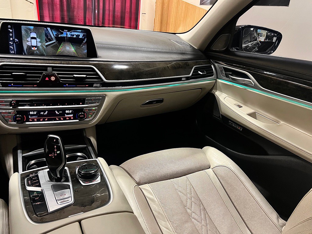 2016 BMW 7 Series Image 14