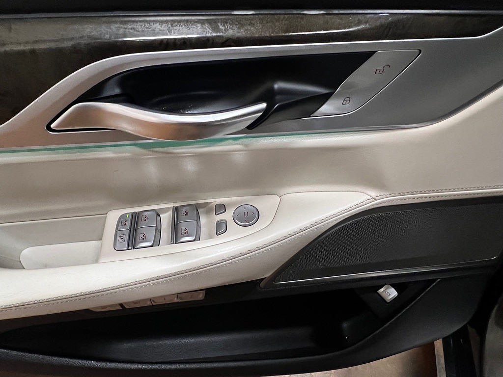 2016 BMW 7 Series Image 19