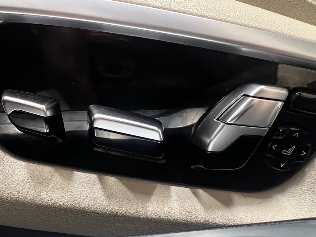 2016 BMW 7 Series Image 25