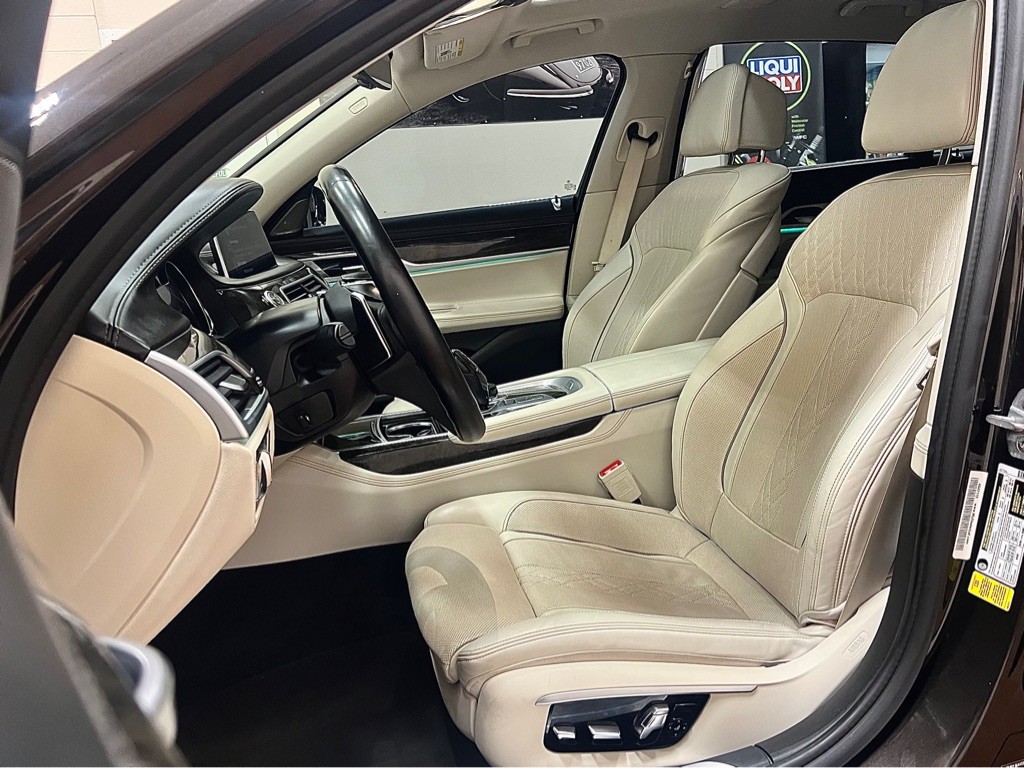 2016 BMW 7 Series Image 26