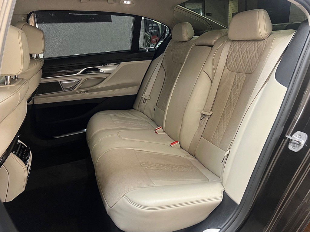 2016 BMW 7 Series Image 28