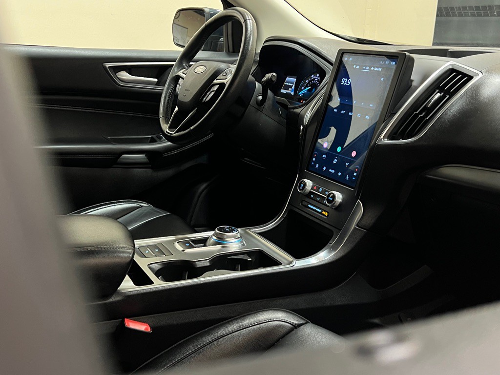 2022 Ford Edge Image 13