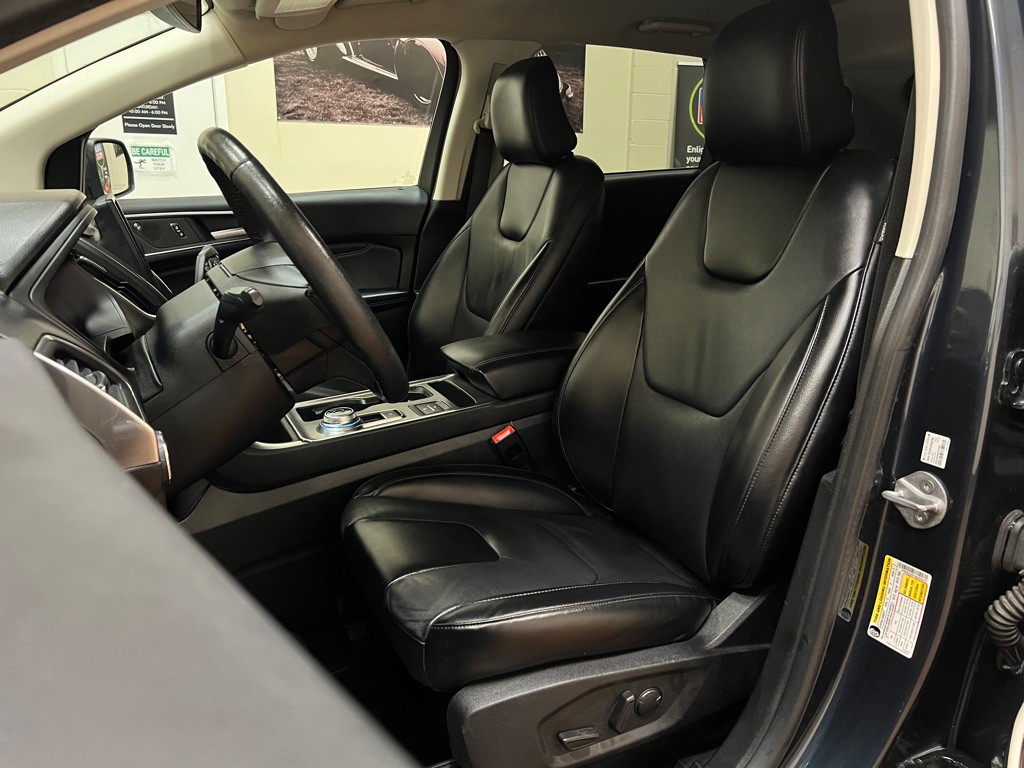 2022 Ford Edge Image 15