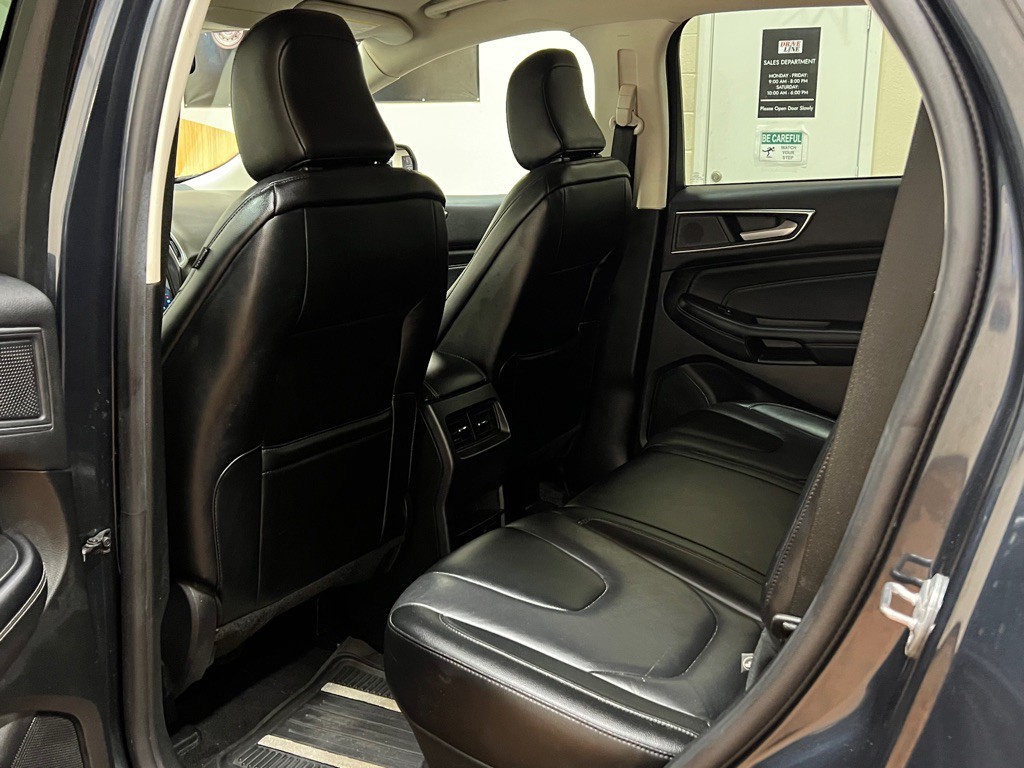 2022 Ford Edge Image 16