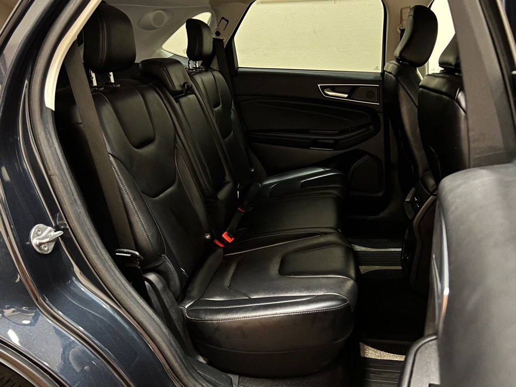 2022 Ford Edge Image 18