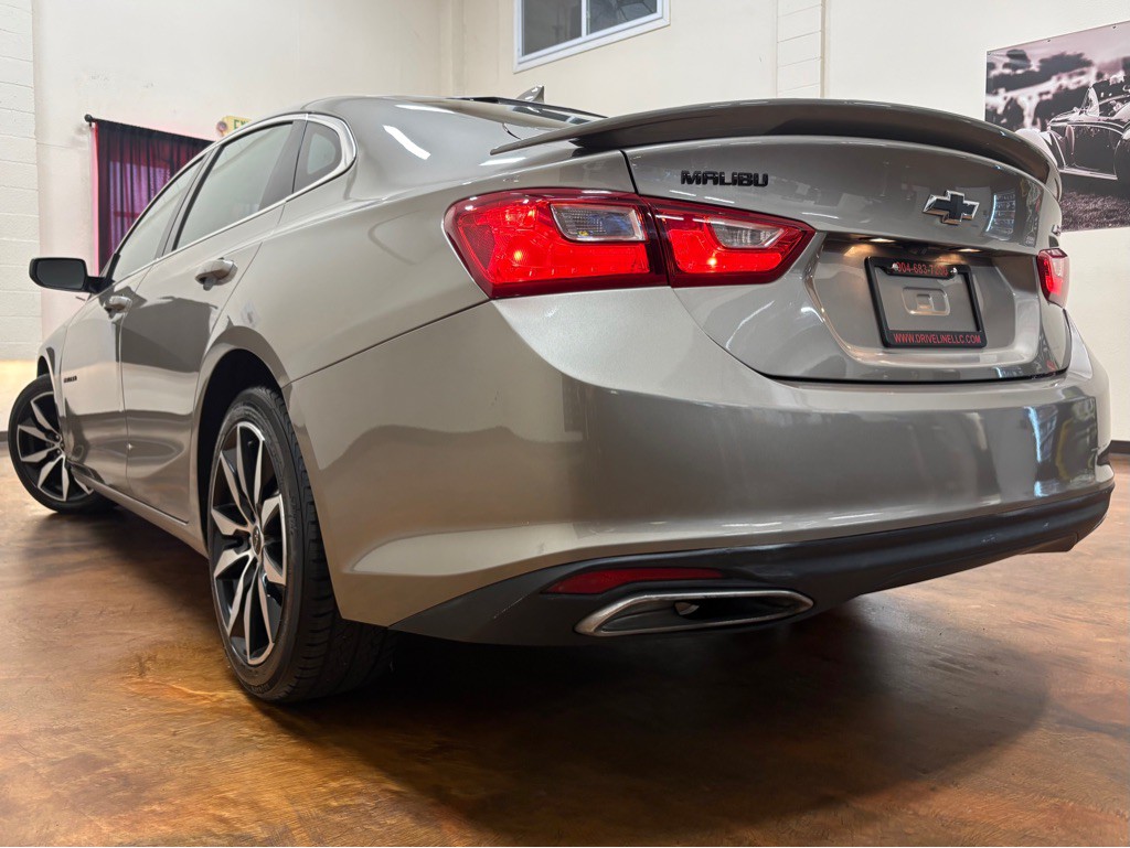 2022 Chevrolet Malibu Image 2