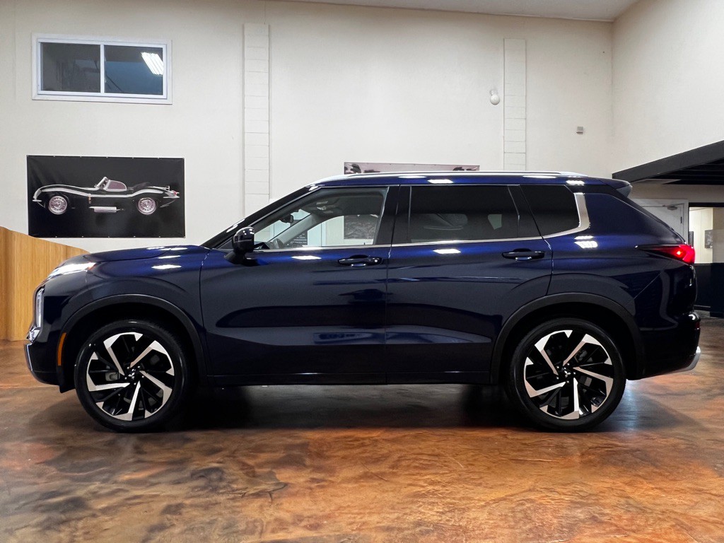 2022 Mitsubishi Outlander Image 6