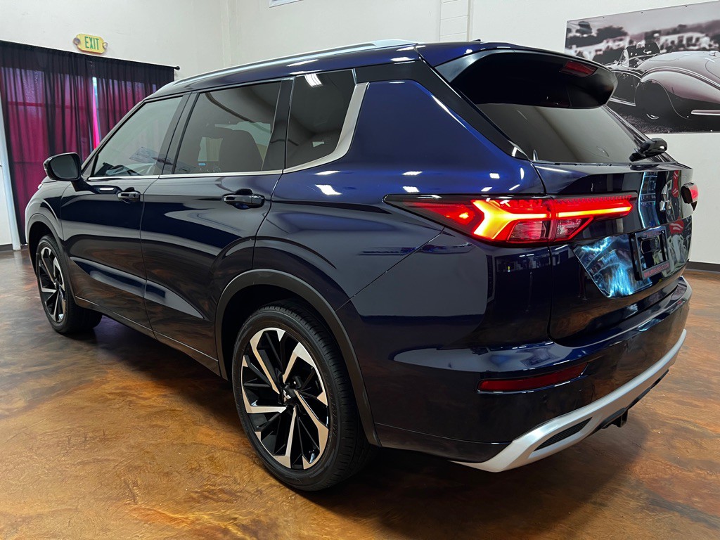 2022 Mitsubishi Outlander Image 7