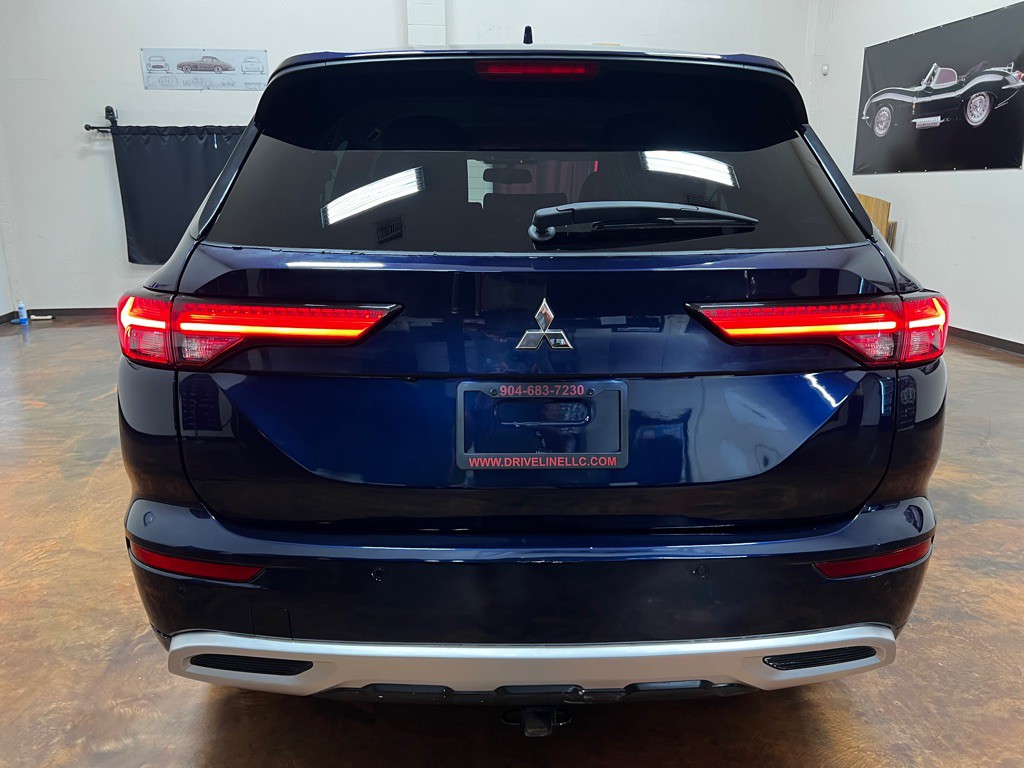 2022 Mitsubishi Outlander Image 8