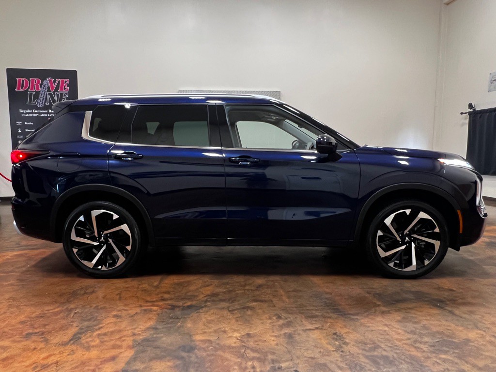 2022 Mitsubishi Outlander Image 10