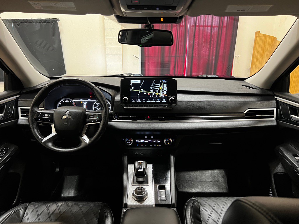 2022 Mitsubishi Outlander Image 12