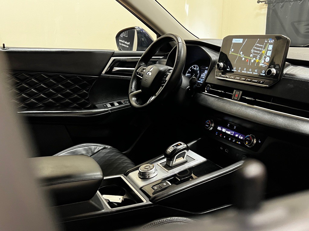 2022 Mitsubishi Outlander Image 13