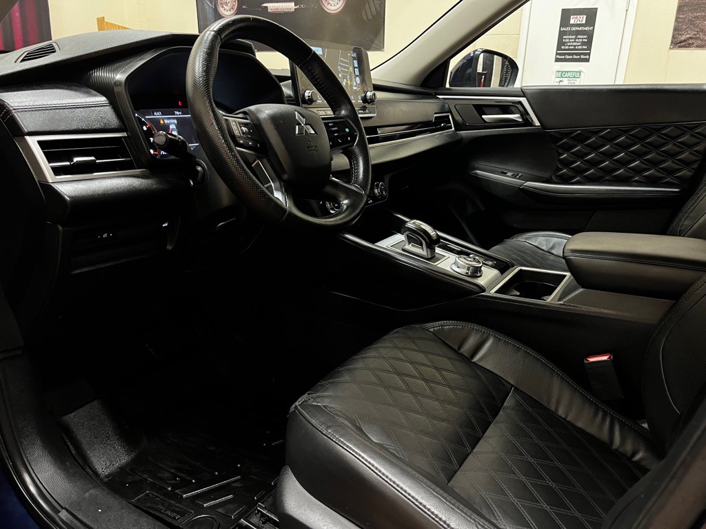 2022 Mitsubishi Outlander Image 14