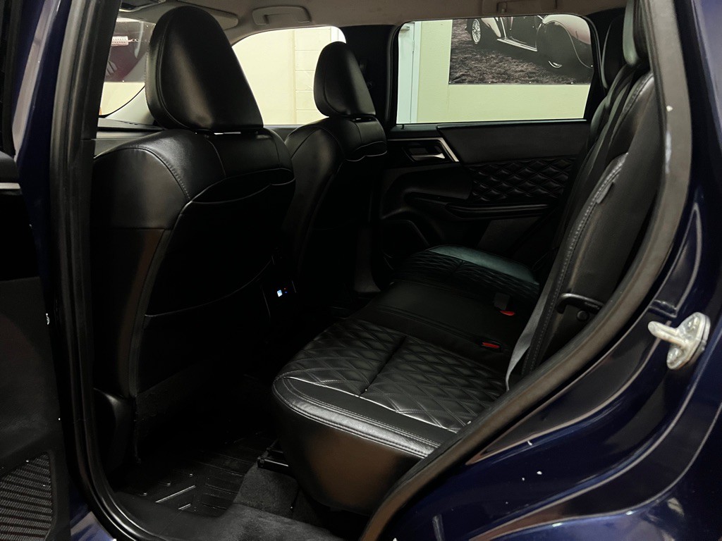 2022 Mitsubishi Outlander Image 17