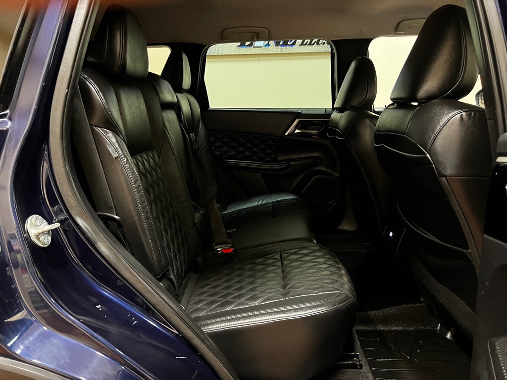 2022 Mitsubishi Outlander Image 24