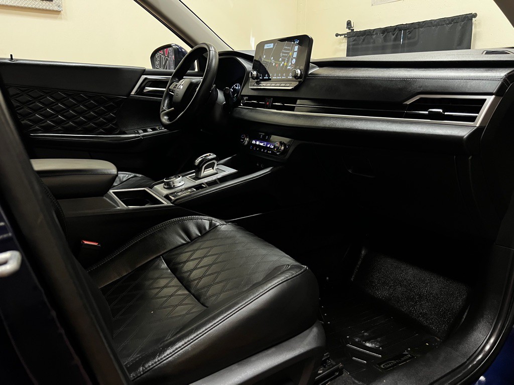 2022 Mitsubishi Outlander Image 28