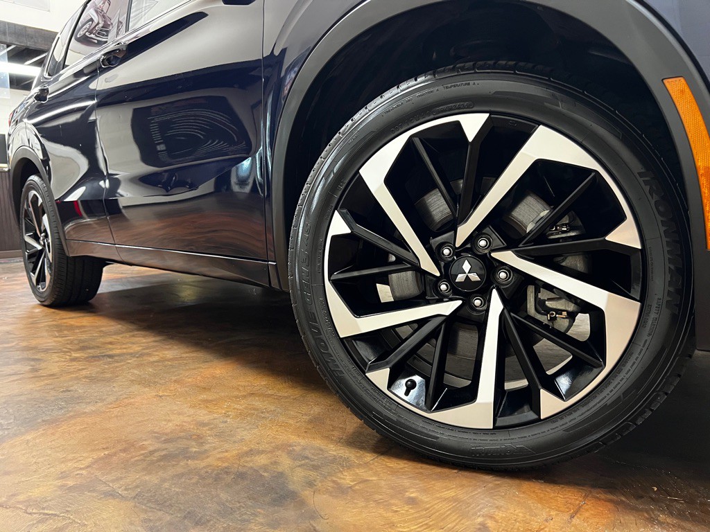 2022 Mitsubishi Outlander Image 43