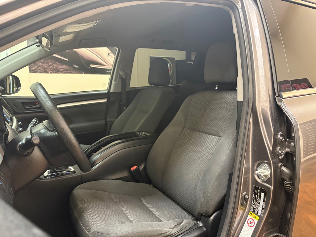 2018 Toyota Highlander Image 16