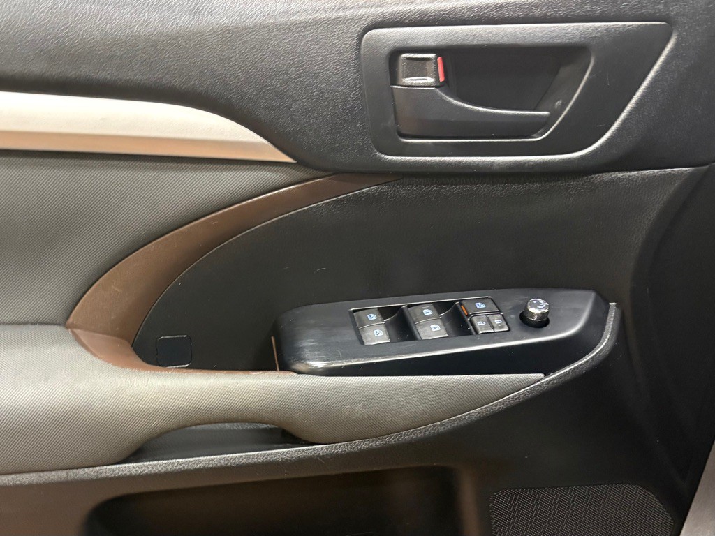 2018 Toyota Highlander Image 24
